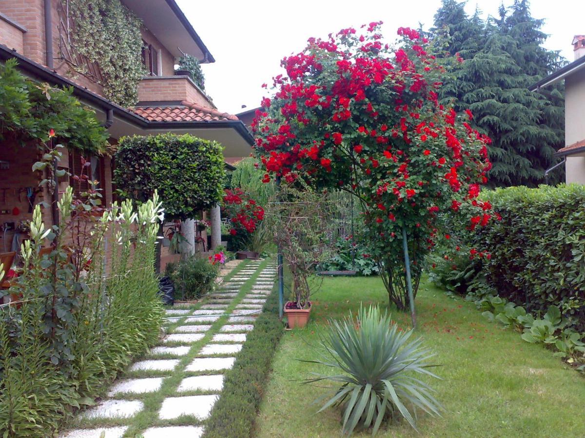 B&B Les Fleurettes Lomazzo Eksteriør billede